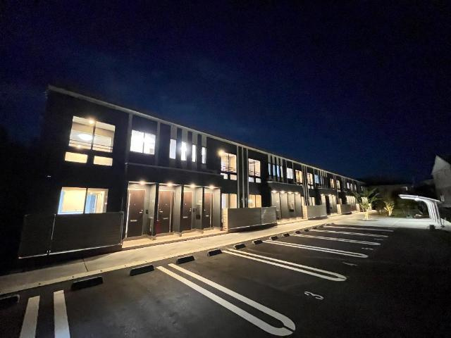 【駐車場】 | impiaN | 外観写真（夜）