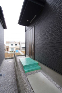 【エントランス】 | 【仲介手数料無料！！】稲城市東長沼　新築戸建て（全17棟）11号棟　5377万円 | 西玄関