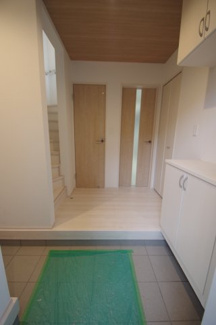 【玄関】 | 【仲介手数料無料！！】稲城市東長沼　新築戸建て（全17棟）11号棟　5377万円