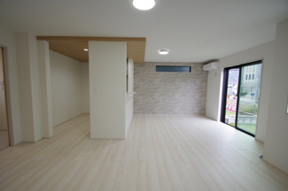 【居間・リビング】 | 【仲介手数料無料！！】稲城市東長沼　新築戸建て（全17棟）11号棟　5377万円 | LDK18帖＋1階洋室5.2帖