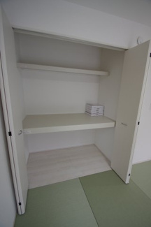 【収納】 | 【仲介手数料無料！！】稲城市東長沼　新築戸建て（全17棟）11号棟　5377万円 | 押入れ