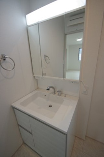 【独立洗面台】 | 【仲介手数料無料！！】稲城市東長沼　新築戸建て（全17棟）11号棟　5377万円