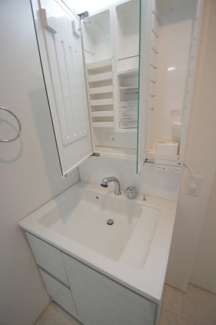 【洗面所】 | 【仲介手数料無料！！】稲城市東長沼　新築戸建て（全17棟）11号棟　5377万円