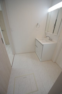 【脱衣所】 | 【仲介手数料無料！！】稲城市東長沼　新築戸建て（全17棟）11号棟　5377万円