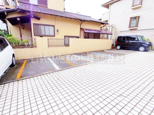 ＬＡＺＦＩＴＨ　ＴＡＮＡＳＨＩ（ラズフィス田無）の駐車場