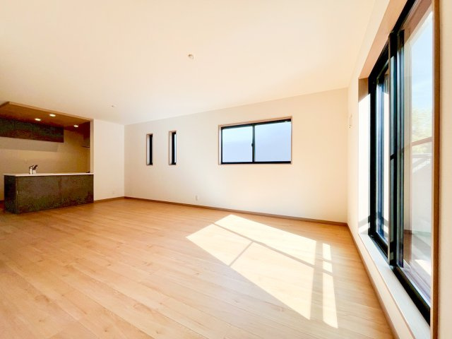 横浜市港北区下田町　全4棟　2号棟の居間・リビング|おしゃれな居間です