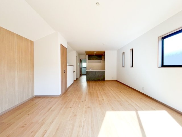 横浜市港北区下田町　全4棟　2号棟の居間・リビング|おしゃれな居間です
