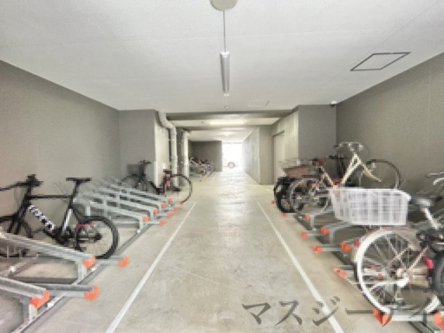 セレニテフラン難波の駐車場