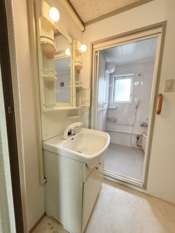 有野12団地 1号棟の独立洗面台