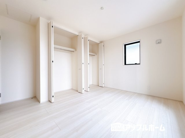 【新築戸建】鶴ヶ島市下新田第2 全4棟の洋室|２階居室は全室収納あり！たっぷりある収納活用でお部屋もキレイを保てます♪