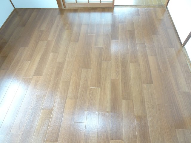 大垣市林町貸家の洋室