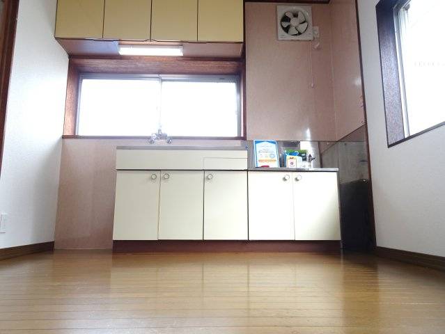 大垣市林町貸家の居間・リビング