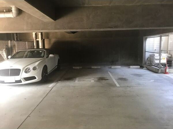 メゾン・ド・ミーネの駐車場