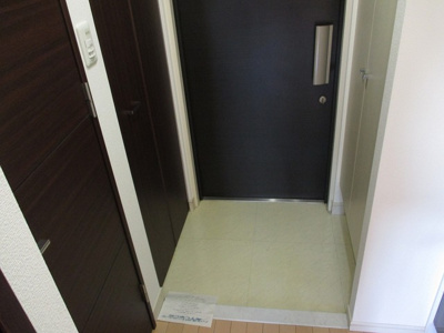 【玄関】 | クレアートアドバンス北大阪 | 収納力の高いシューズボックスがある玄関です