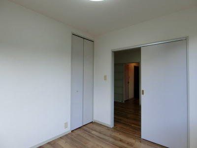 【洋室】 | ヴィ・ラフィネ旗ヶ崎2号館