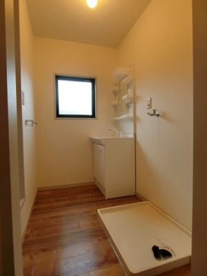 【洗面所】 | ヴィ・ラフィネ旗ヶ崎2号館