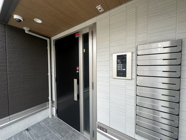 クリスタルハイツあびこαのエントランス