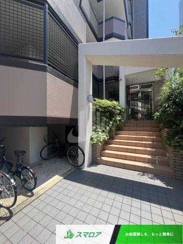 福岡市南区平和２丁目の賃貸マンションのエントランス