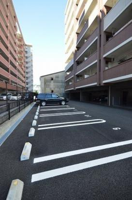 福岡市博多区豊２丁目の賃貸マンションの駐車場