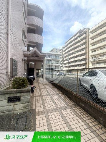 福岡市南区高宮３丁目の賃貸マンションのエントランス
