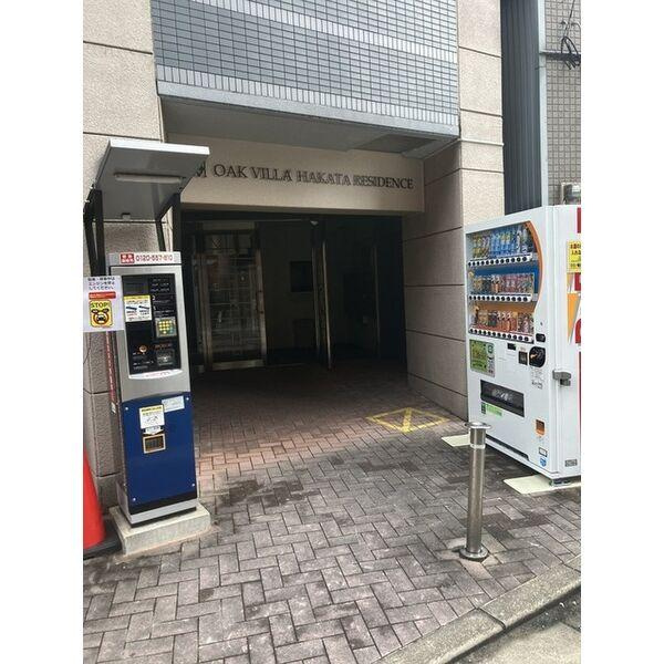 福岡市博多区美野島２丁目の賃貸マンションのエントランス