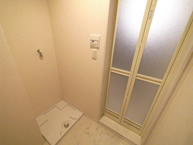 福岡市博多区諸岡４丁目のアパートの玄関