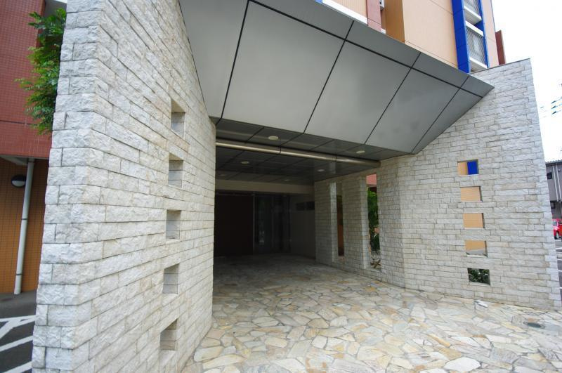 福岡市博多区榎田１丁目の賃貸マンションのエントランス