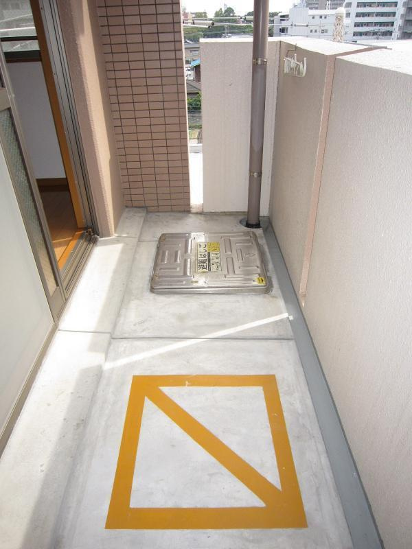 福岡市博多区比恵町の賃貸マンションの駐車場