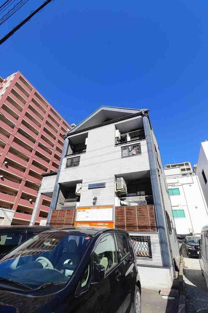 福岡市博多区博多駅南２丁目のアパートのエントランス