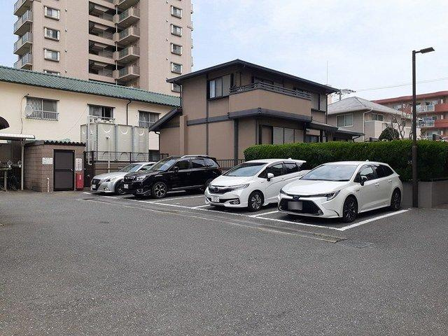 福岡市博多区吉塚３丁目の賃貸マンションの駐車場