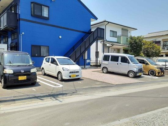 福岡市博多区吉塚３丁目のアパートの駐車場