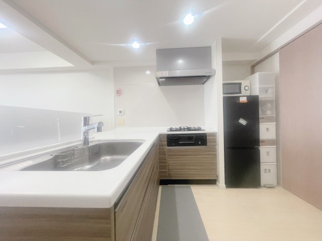 レアシス津田沼前原の丘のキッチン|キッチン/L型システムキッチンのため、キッチン内での作業動線が短く、作業スペースが広くなります！