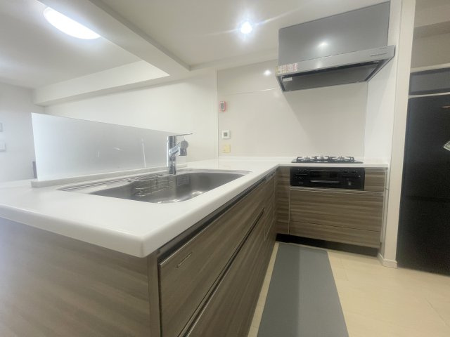 レアシス津田沼前原の丘のキッチン|キッチン/L字キッチンのため、キッチン内での作業動線が短く、作業スペースが広くなります！