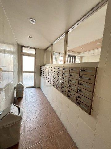 福岡市博多区吉塚本町の賃貸マンションのロビー