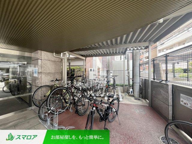 福岡市中央区平尾２丁目の賃貸マンションのエントランス