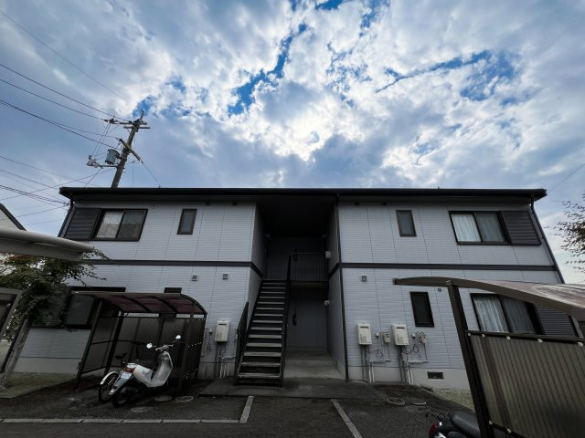 クレセントガーデン B棟の外観