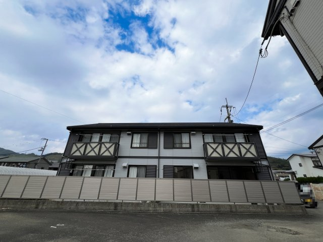 クレセントガーデン B棟の外観