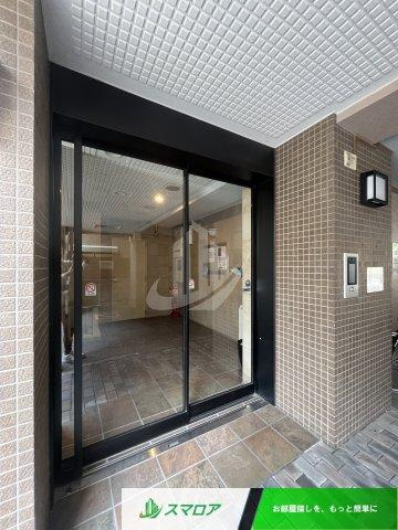 福岡市中央区平尾２丁目の賃貸マンションのエントランス