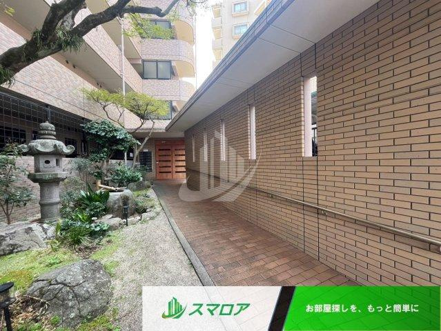 福岡市南区平和１丁目の賃貸マンションのエントランス