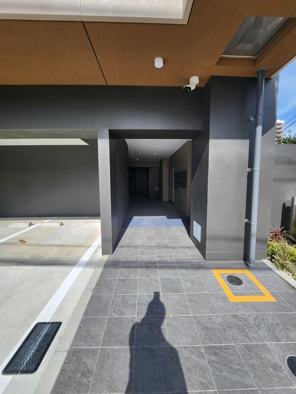福岡市博多区吉塚６丁目の賃貸マンションのエントランス