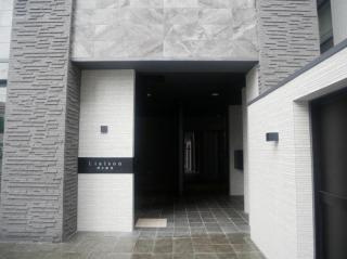 福岡市博多区博多駅東３丁目の賃貸マンションのエントランス