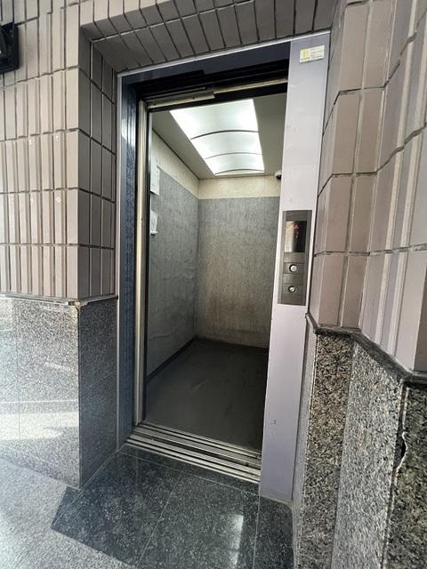 福岡市博多区豊１丁目の賃貸マンションのエントランス