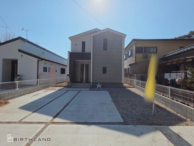新築戸建・新築建売　館林第3西高根町　第八小・多々良中の外観|駐車スペース並列3台可能です！（車種による）中学校まで徒歩2分！通学便利な立地！