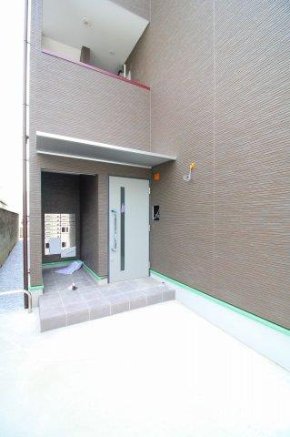 福岡市東区土井１丁目のアパートのロビー