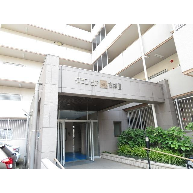 福岡市博多区吉塚２丁目の賃貸マンションのエントランス