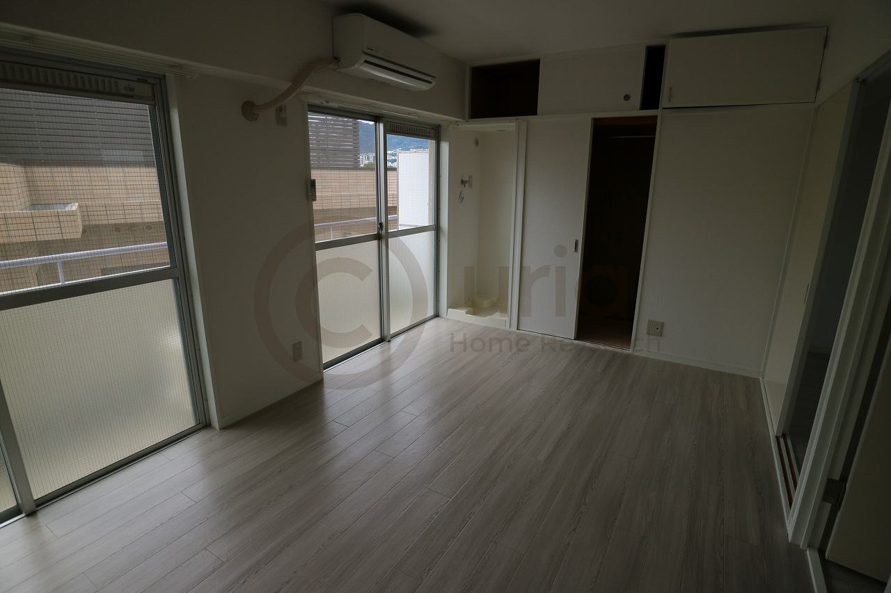 反高苑の居間・リビング