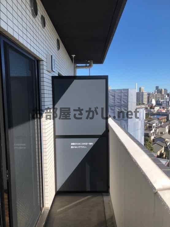 ジェノヴィア新宿中落合スカイガーデン【築浅デザイナーズ／2026年1月中旬入居可】のバルコニー