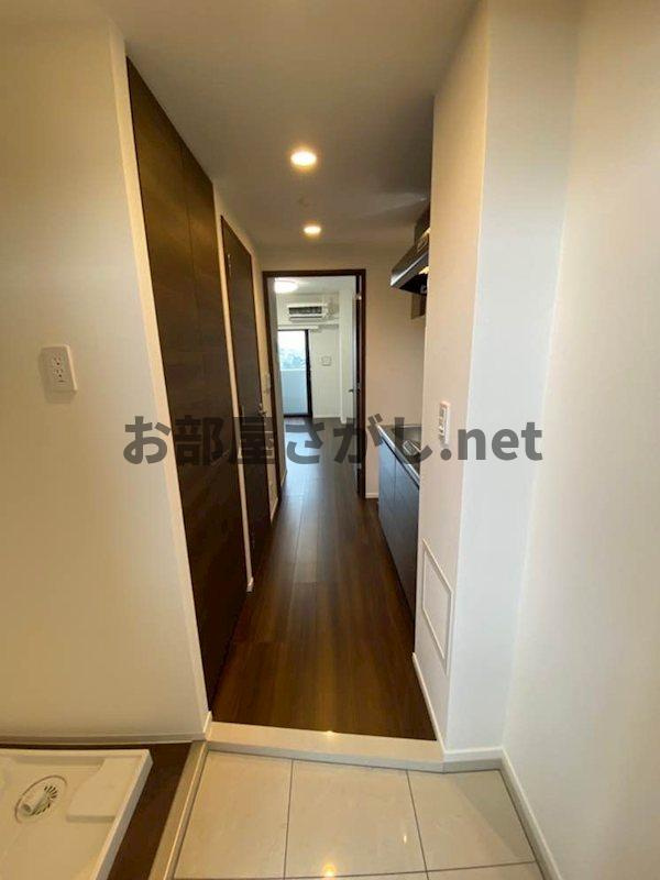 ジェノヴィア新宿中落合スカイガーデン【築浅デザイナーズ／2026年1月中旬入居可】の玄関