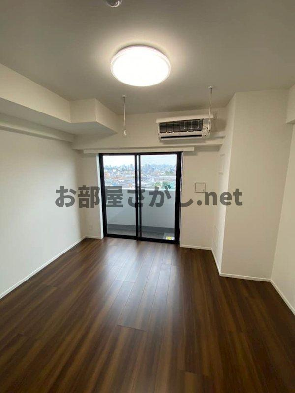 ジェノヴィア新宿中落合スカイガーデン【築浅デザイナーズ／2026年1月中旬入居可】の居間・リビング