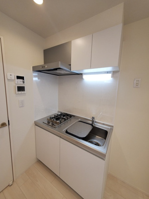 【キッチン】 | メシル新大阪 | 2口ガスコンロ付きのシステムキッチンです。